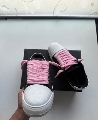 Zapatillas Numeris Negras y Rosas
