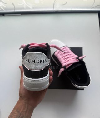 Zapatillas Numeris Negras y Rosas