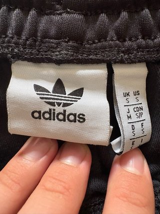 Pantalones Adidas negros con rayas blancas