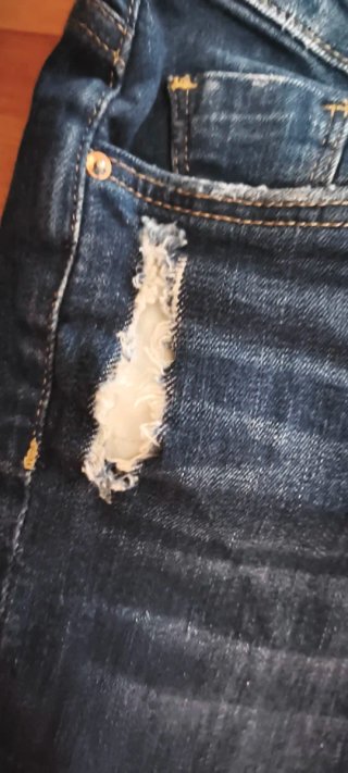 Pantalón vaquero desgastado
