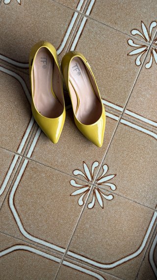 Zapatos de tacón TFS Amarillo vibrante – Talla 38