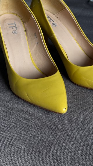 Zapatos de tacón TFS Amarillo vibrante – Talla 38
