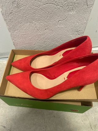 Zapatos de tacón stiletto rojos