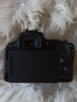 Canon EOS 250D + Objetivo 18-55mm + Regalos