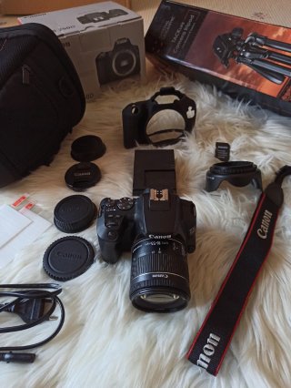 Canon EOS 250D + Objetivo 18-55mm + Regalos