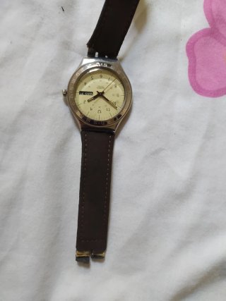Reloj Swatch Irony Beige/Plata