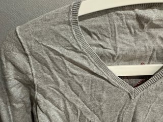 Jersey gris estrellas rojas entretiempo