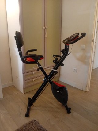 Bici Estática Plegable Negra y Roja