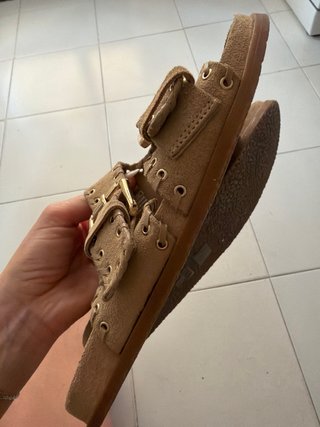 Sandalias Zara Piel Beige Hebillas Doradas