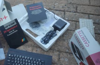 Lote ZX Spectrum + Investronica con TV e accessori