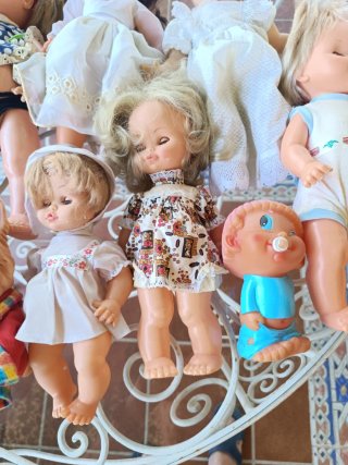 Lote de muñecas antiguas.