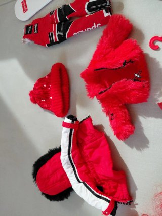 Muñeca Rainbow High Roja