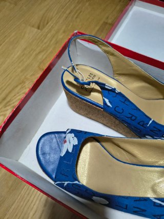 Sandalias cuña Charles Jordan azul y blanco