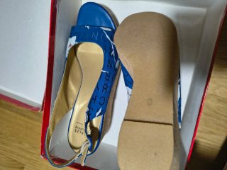 Sandalias cuña Charles Jordan azul y blanco