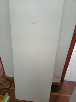 Scrivania bianca con 2 cassetti verdi