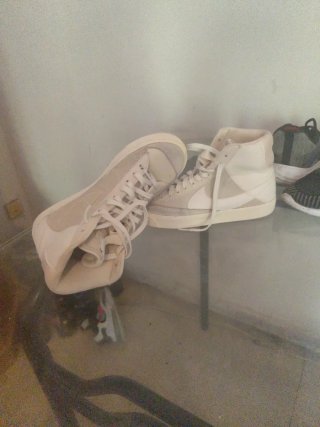Zapatillas Nike Beige y Blancas