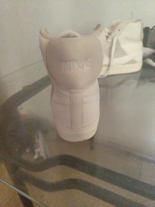 Zapatillas Nike Beige y Blancas