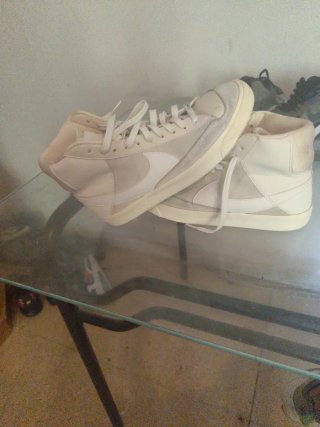 Zapatillas Nike Beige y Blancas