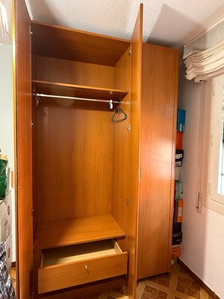 Guardaroba in legno a 3 ante