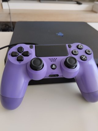 PS4 Slim 1TB + Cables + 3DualShock