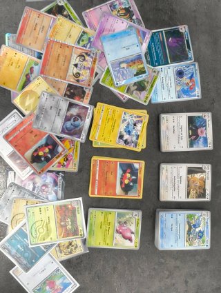 Álbum Pokémon y cartas