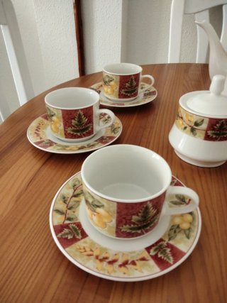 Juego de café de porcelana nuevo