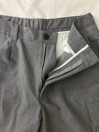 Pantalón Cargo Zara gris talla M (31)