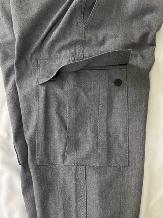 Pantalón Cargo Zara gris talla M (31)