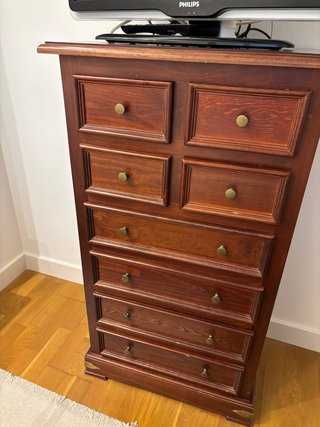 Cómoda de madera con 8 cajones