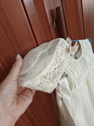 Traje de bautizo blanco roto con encaje
