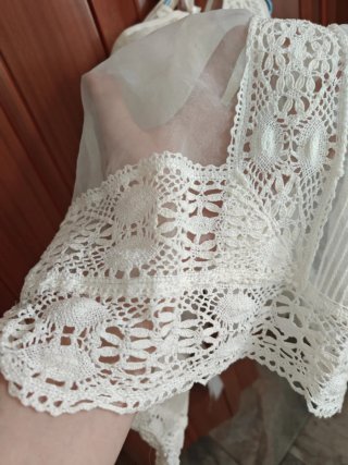 Traje de bautizo blanco roto con encaje