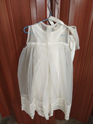 Traje de bautizo blanco roto con encaje