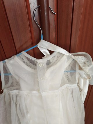 Traje de bautizo blanco roto con encaje