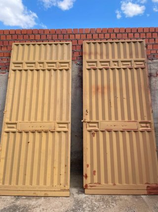 Puerta de hierro para garaje con marco
