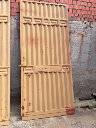 Puerta de hierro para garaje con marco