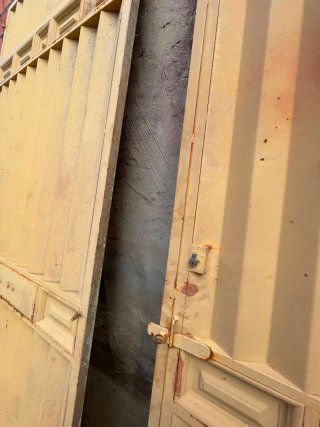 Puerta de hierro para garaje con marco