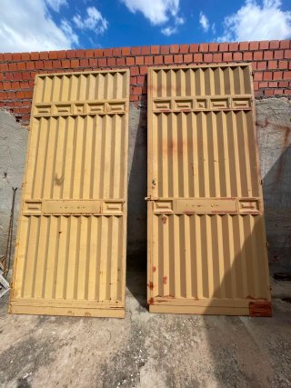 Puerta de hierro para garaje con marco