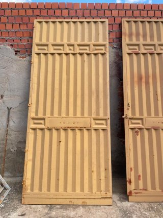 Puerta de hierro para garaje con marco
