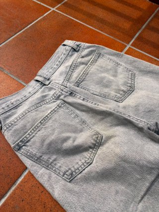 Pantalón vaquero Zara gris