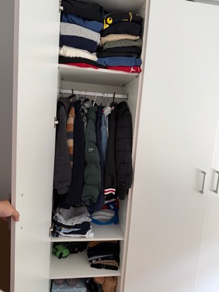 Armario blanco de madera