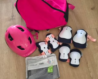 Casco y protecciones niña