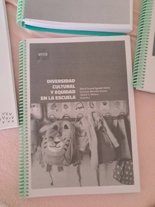 Libros UNED grado educación infantil primer año