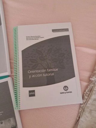 Libros UNED grado educación infantil primer año