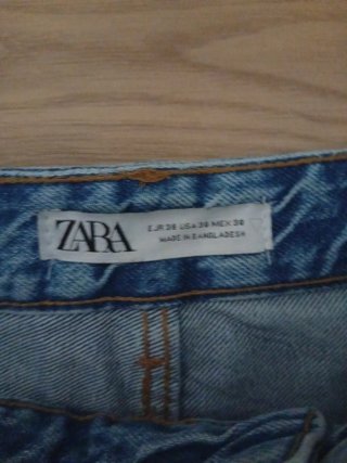 Pantalón vaquero Zara desgastado