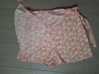Falda pantalón floral talla S, de Tiffosi