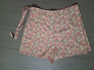 Falda pantalón floral talla S, de Tiffosi