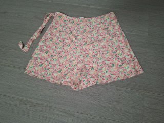 Falda pantalón floral talla S, de Tiffosi