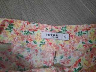 Falda pantalón floral talla S, de Tiffosi