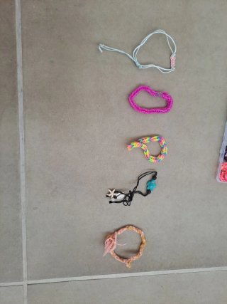 Pulseras variadas hechas a mano