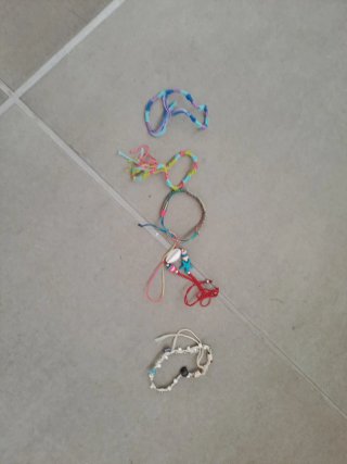 Pulseras variadas hechas a mano
